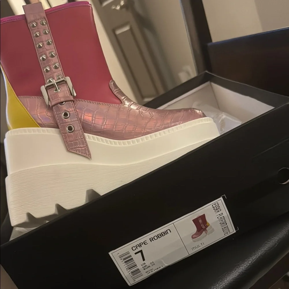 Cape Robbin Esska multi chunky platform stud buckle ankle boots. BRAND NEW❣️